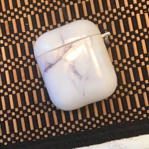 Apple AirPods (1st Gen)